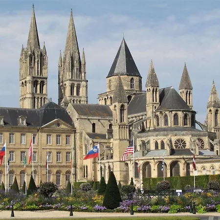 Independent Master Suite, 18th Century アパート カーン