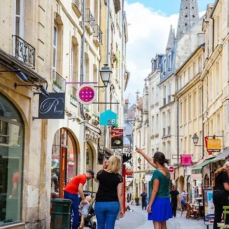 Independent Master Suite, 18th Century *