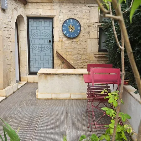 아파트 Independent Master Suite, 18th Century *