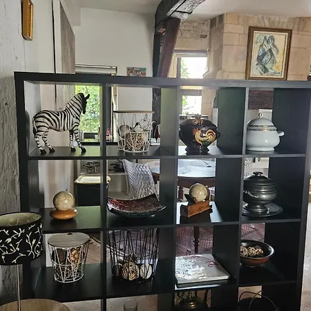 Independent Master Suite, 18th Century 아파트 캉