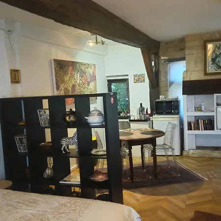 דירה Independent Master Suite, 18th Century