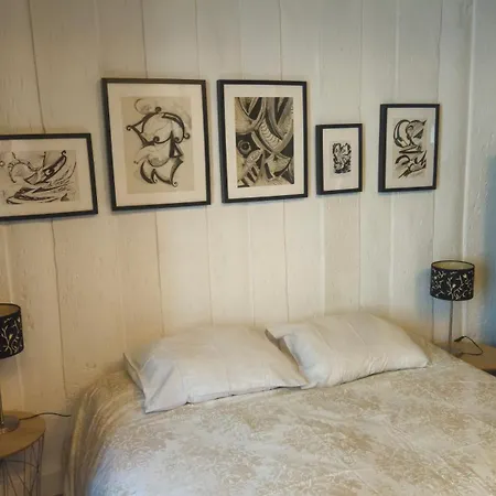 Independent Master Suite, 18th Century *