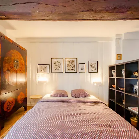 Independent Master Suite, 18th Century アパート カーン