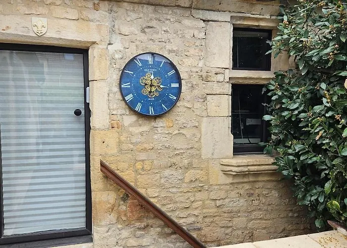 Independent Master Suite, 18th Century *