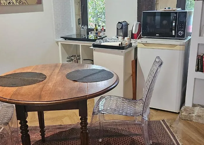 Independent Master Suite, 18th Century * カーン