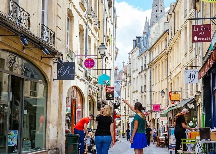 Independent Master Suite, 18th Century *