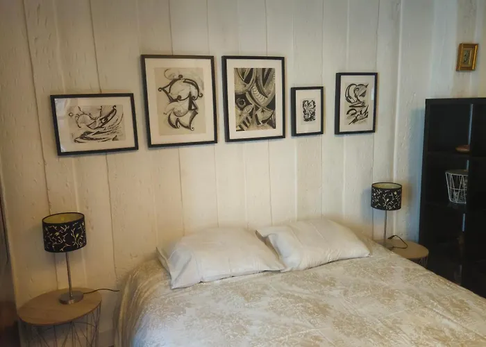 Independent Master Suite, 18th Century *